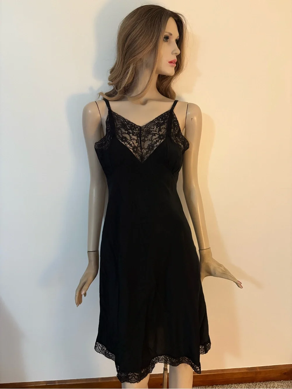 Sultry Vintage 1940s 50s Rare Radelle Lingerie Lace Slip - Picture 2 of 15